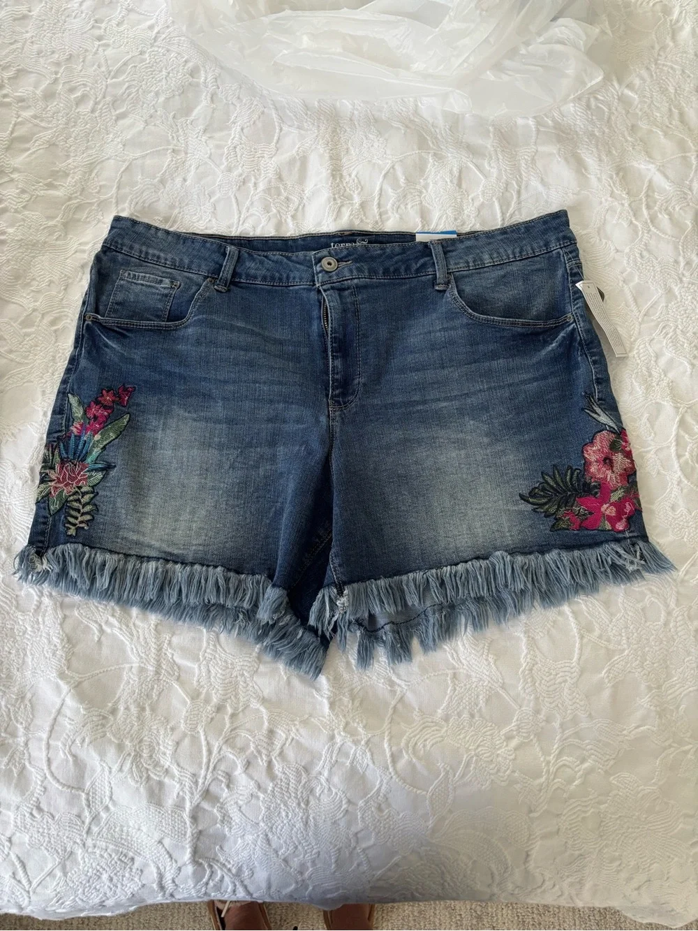 NWT Terra & Sky Boho Denim Frayed Hem Shorts with Floral Embroidery - Plus Size!